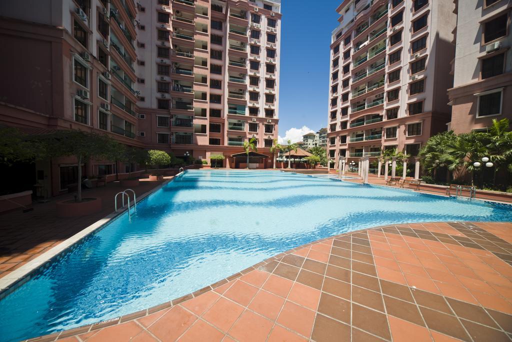 Nana Marina Court Apartment Кота Кинабалу Екстериор снимка