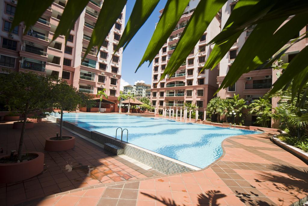 Nana Marina Court Apartment Кота Кинабалу Екстериор снимка